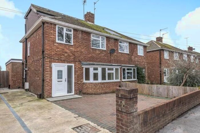 4 Bedroom Semi-Detached House To Rent In Brightside Avenue, Staines, TW18