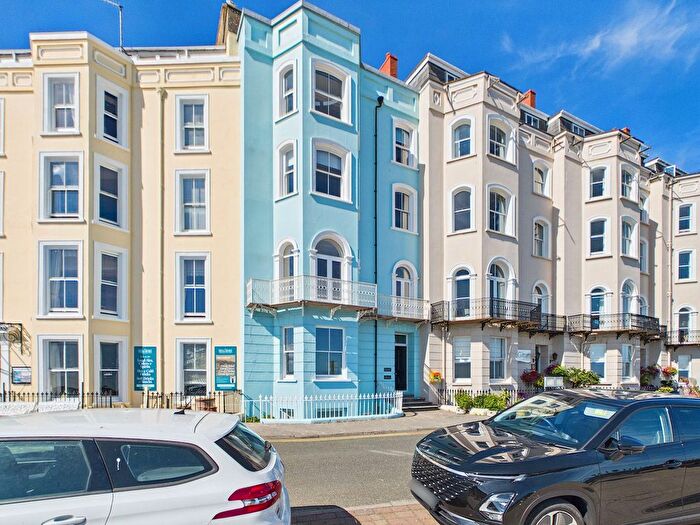 2 Bedroom Flat For Sale In Esplanade, Tenby, SA70