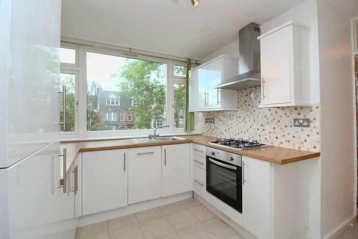 3 Bedroom Terraced House To Rent In Muswell Hill (on The Hill), London, N10