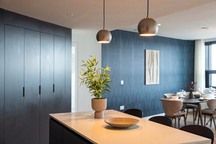 3 Bedroom Apartment To Rent In The Octagon, Birmingham, B3
