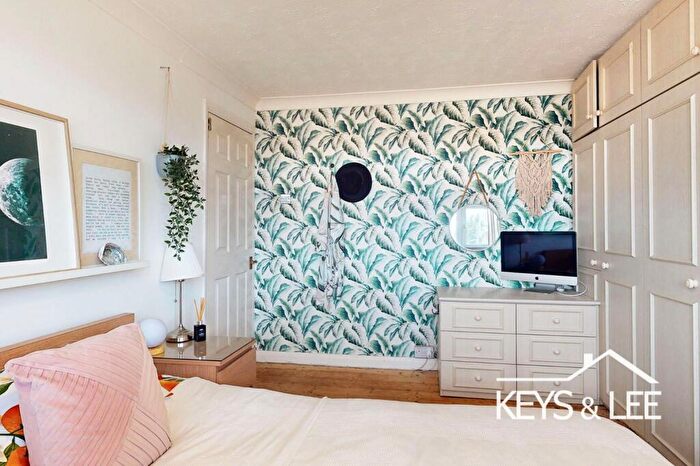 3 Bedroom End Of Terrace House For Sale In Peartree Gardens, Romford, RM7
