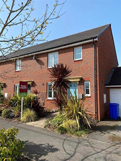 3 Bedroom End Of Terrace House To Rent In Dol Isaf, Wrexham, LL11