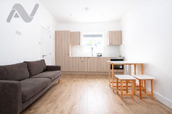Studio To Rent In Seven Sisters Road, Finsbury Park, London, N4