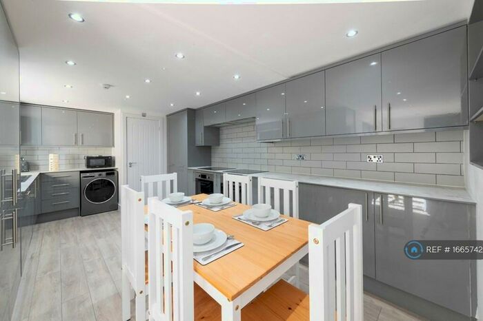 6 Bedroom Semi-Detached House To Rent In Lambrook Road, Bristol, BS16