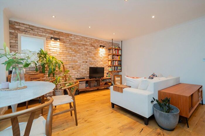 2 Bedroom Flat To Rent In Edith Grove, London, SW10
