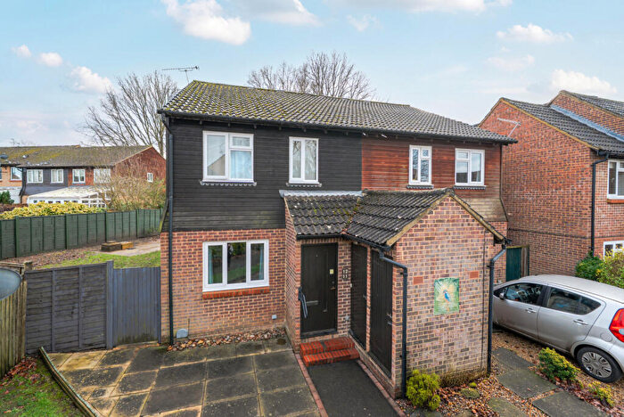 1 Bedroom Flat For Sale In Torridon Close, Woking, Surrey, GU21