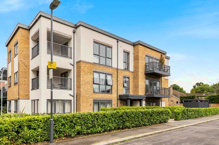 2 Bedroom Flat To Rent In Walpole Close, Pinner, HA5