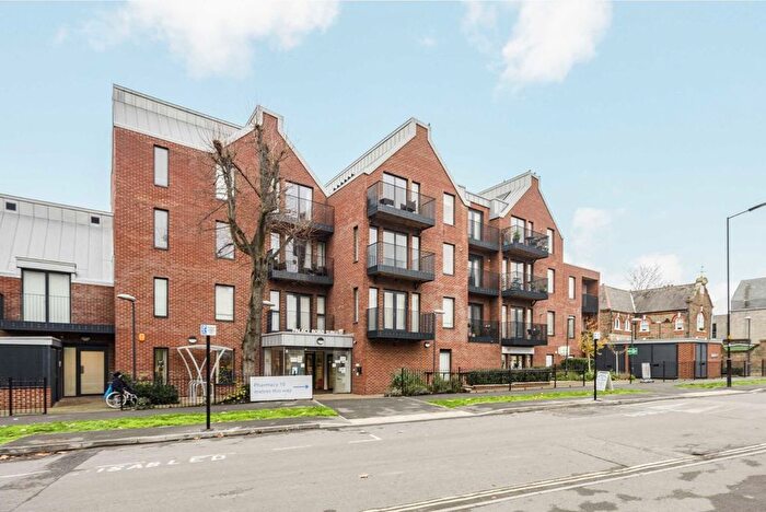 1 Bedroom Flat To Rent In Palace Road, London, SW2