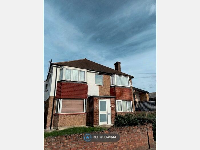 2 Bedroom Flat To Rent In Bensham Grove, Thornton Heath, CR7