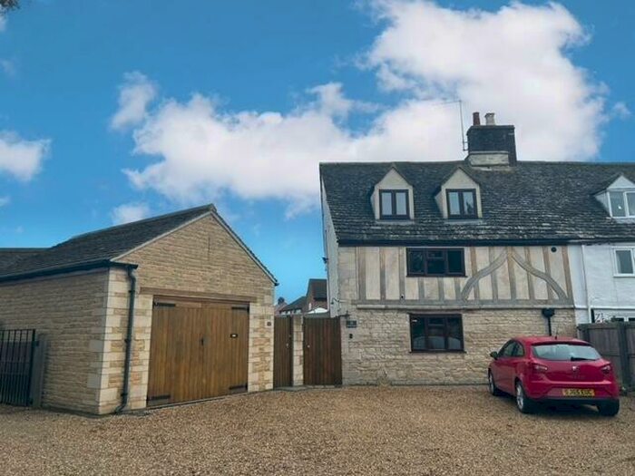 3 Bedroom Country House To Rent In Main Street, Greatford, PE9