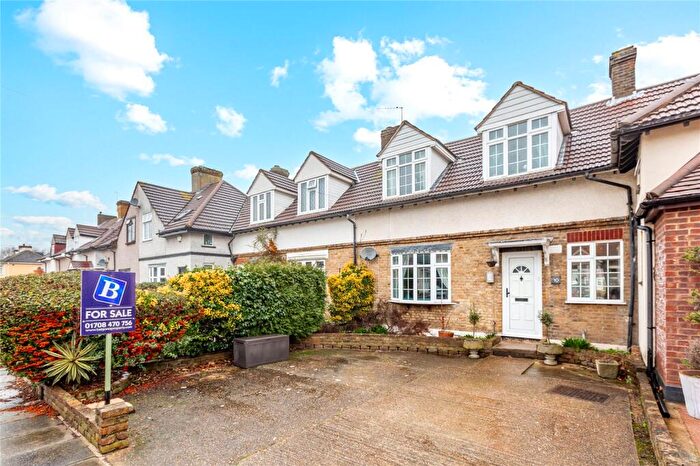 3 Bedroom Terraced House For Sale In Crescent Avenue, Hornchurch, RM12