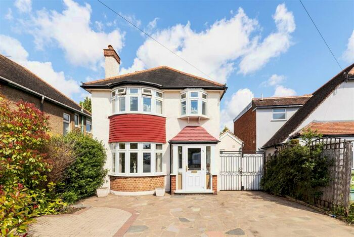 3 Bedroom Semi-Detached House To Rent In Bradstock Road, Epsom, KT17