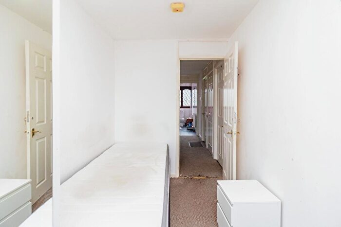 3 Bedroom End Of Terrace House For Sale In Laidon Close, Bletchley, Milton Keynes, Buckinghamshire, MK2
