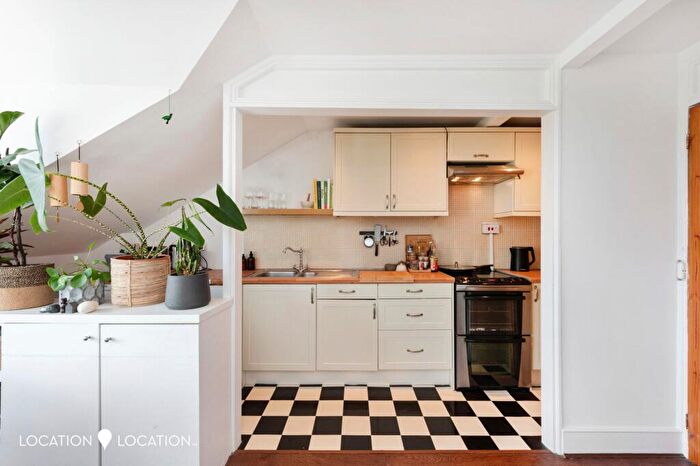1 Bedroom Flat To Rent In Dunsmure Road, London, N16