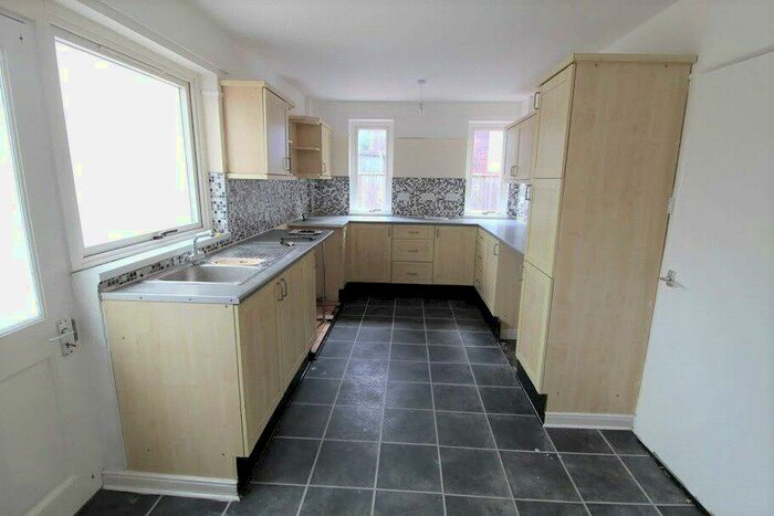 3 Bedroom Semi-Detached House To Rent In Cant Crescent, Carlisle, CA2