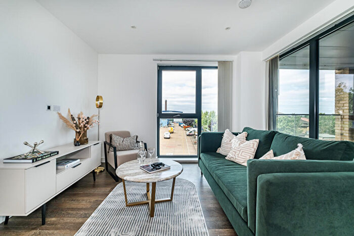 3 Bedroom Flat To Rent In Chadwick House, Croydon, CR0