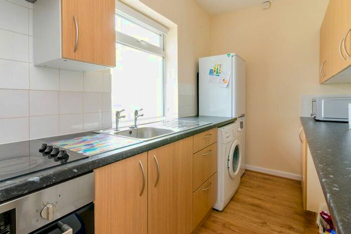 4 Bedroom Semi-detached House To Rent In Worcester Road, Stoughton, Guildford, GU2
