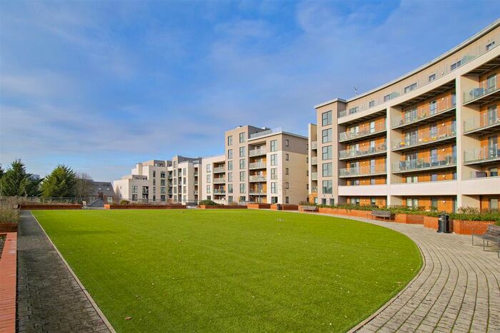 1 Bedroom Flat To Rent In Manor Way, Borehamwood, WD6