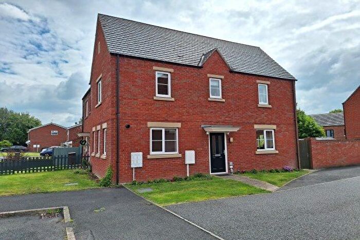 3 Bedroom Semi-Detached House To Rent In Staley Close, Swadlincote, DE11