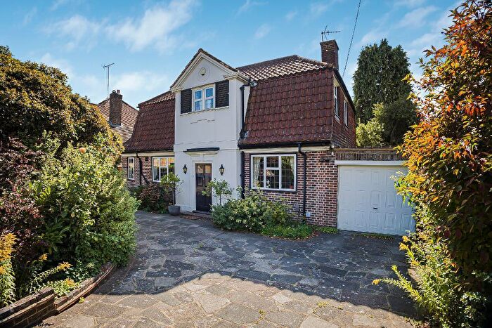 4 Bedroom Detached House For Sale In Knoll Rise, Orpington, BR6