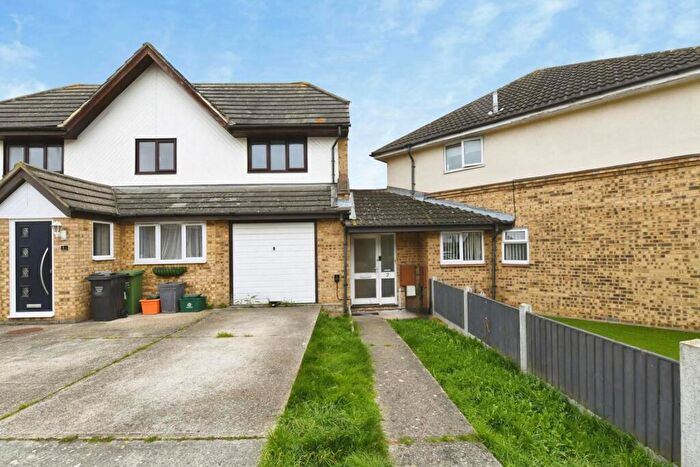 2 Bedroom Maisonette For Sale In Orlando Drive, Basildon, Essex, SS13
