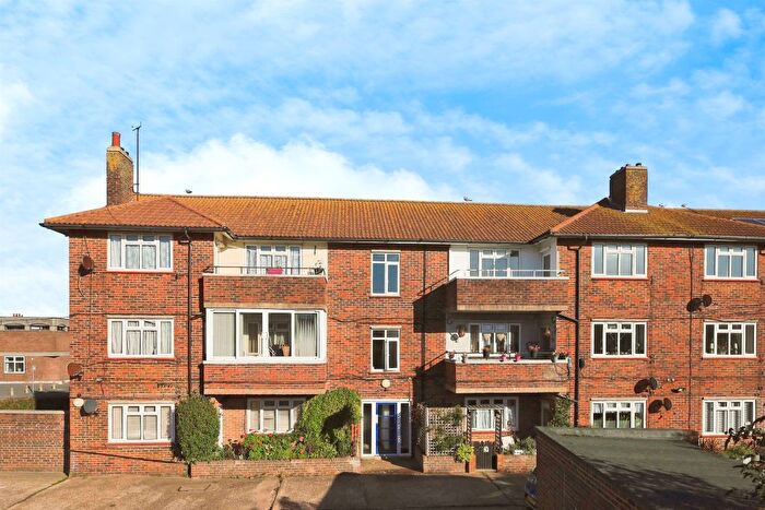 2 Bedroom Flat For Sale In Bourne Street, Eastbourne, BN21