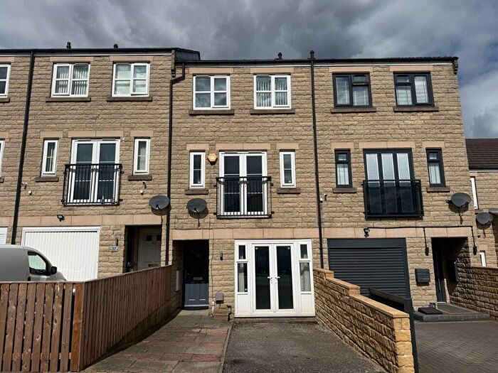 4 Bedroom Town House For Sale In Moins Close, Mixenden, Halifax, HX2