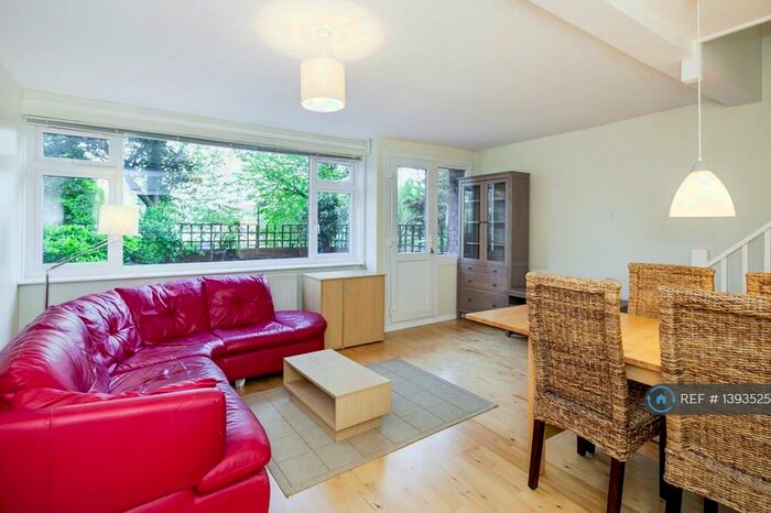 3 Bedroom Flat To Rent In Lewisham Road, London, SE13