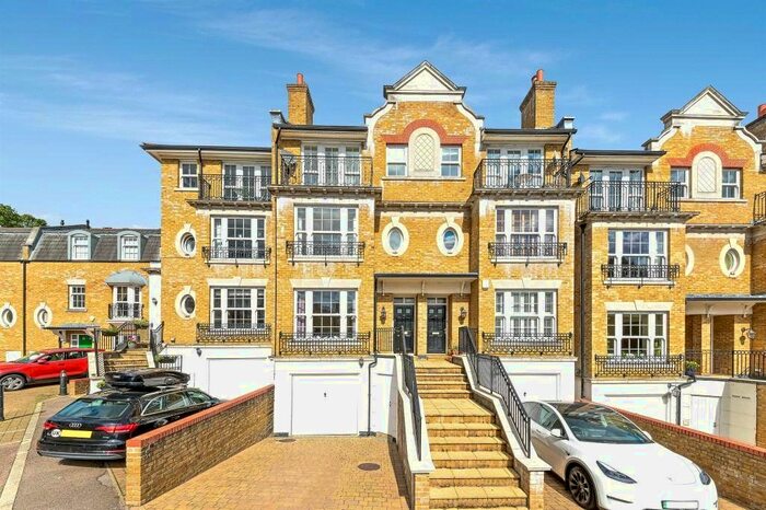 4 Bedroom Detached House To Rent In Southlands Drive, Wimbledon, London, SW19