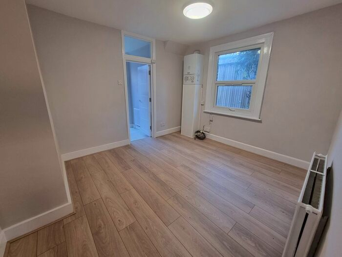 2 Bedroom Flat To Rent In Bertie Road, London, NW10