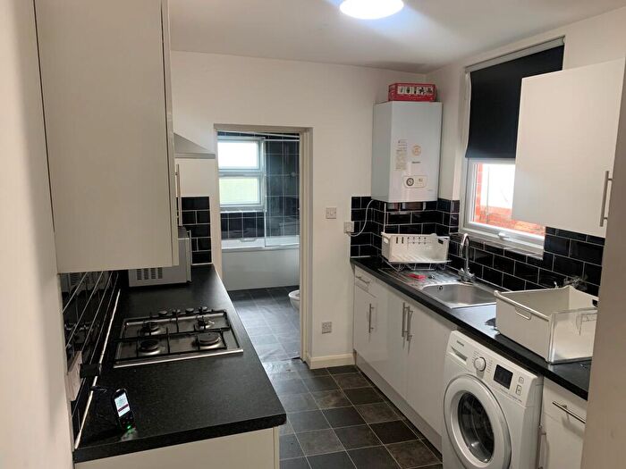 2 Bedroom Terraced House To Rent In Pitcroft Avenue, RG6