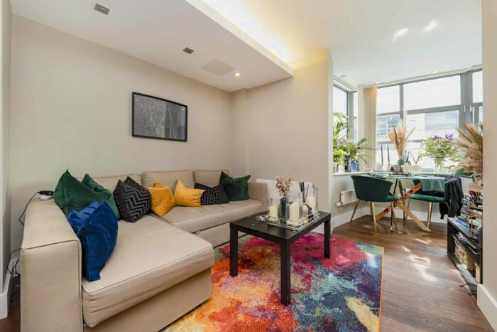 1 Bedroom Flat To Rent In St. John's Place, Clerkenwell, EC1M