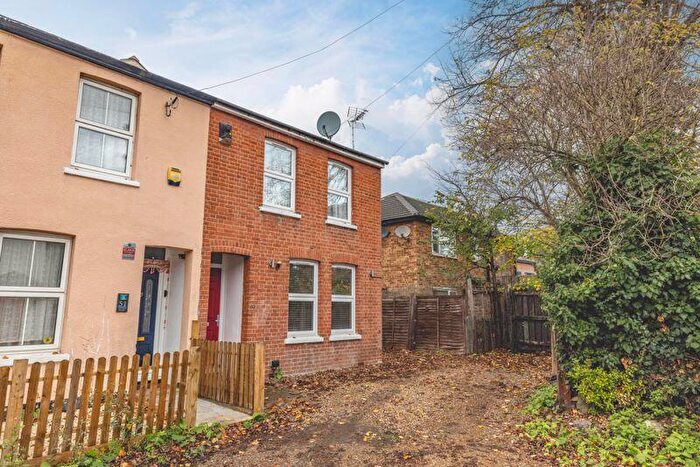 3 Bedroom Semi Detached House For Sale In Upton Road, Slough, SL1