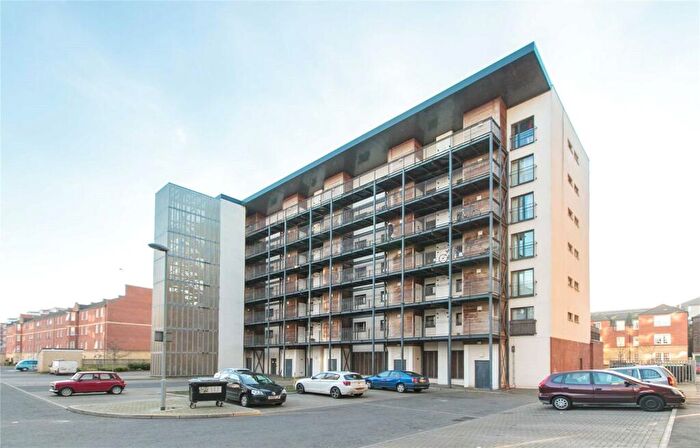 2 Bedroom Flat To Rent In Salamander Court, Edinburgh, EH6