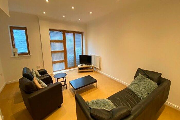 3 Bedroom Town House To Rent In Barton Road, Bristol, BS2