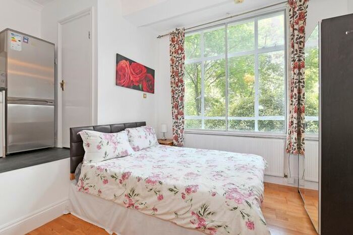 Studio To Rent In Cromwell Road, London, SW5