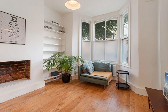 1 Bedroom Flat For Sale In Charteris Road, London, N4