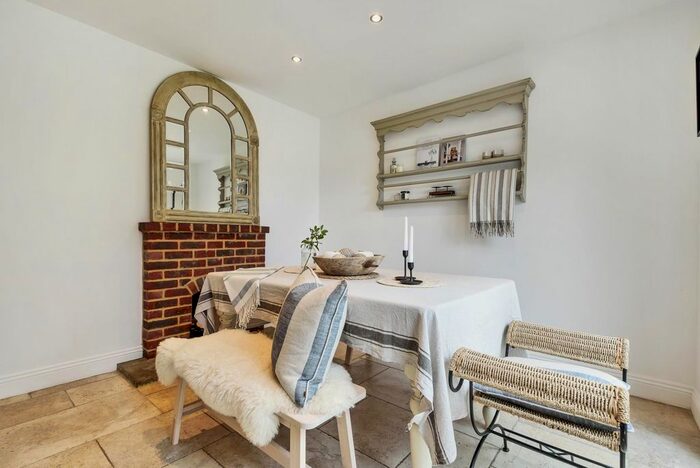 3 Bedroom Semi-Detached House For Sale In Peakfield, Frensham, Farnham, GU10