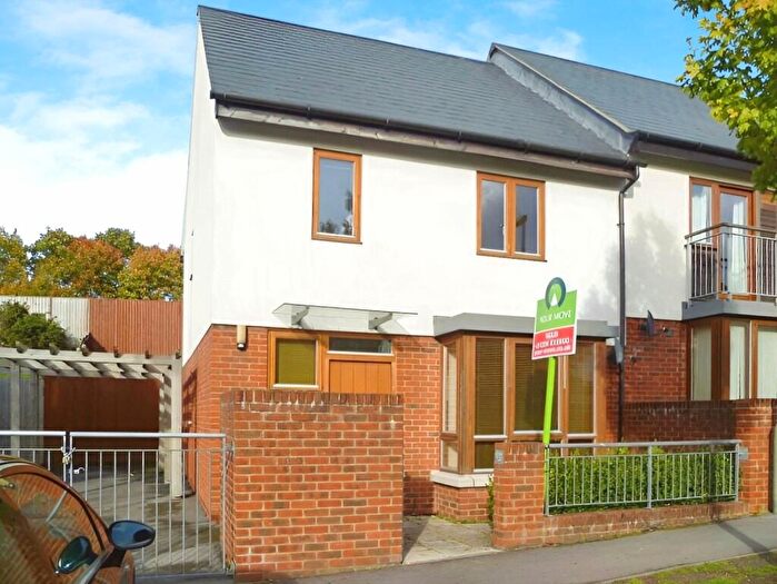 3 Bedroom End Of Terrace House To Rent In Oakridge Road, Basingstoke, Hampshire, RG21