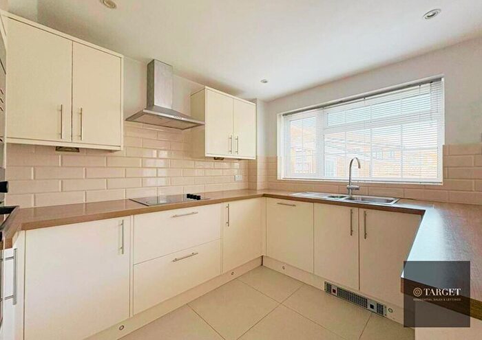 3 Bedroom Property To Rent In Oxford Close, EN8