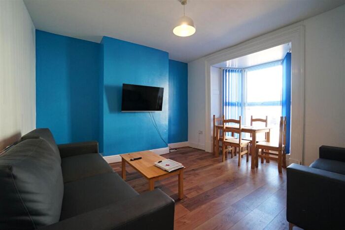 8 Bedroom House To Rent In College Road, Bangor, LL57