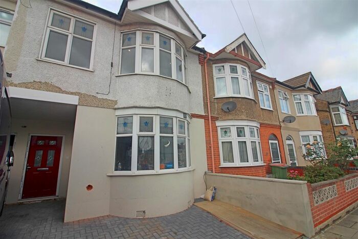 5 Bedroom Maisonette To Rent In Dersingham Avenue, London, E12