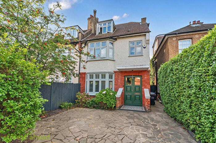 5 Bedroom Semi-Detached House For Sale In Northampton Road, Croydon, CR0