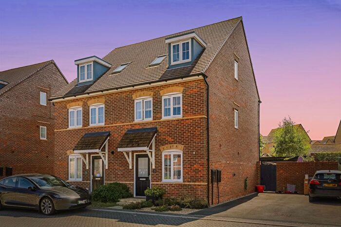 3 Bedroom Semi-Detached House For Sale In Hendrey Place, Godmanchester, Huntingdon, PE29