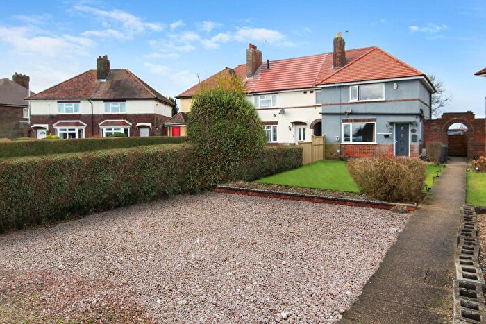 3 Bedroom Semi Detached House For Sale In Heath Lane, Swadlincote, DE11