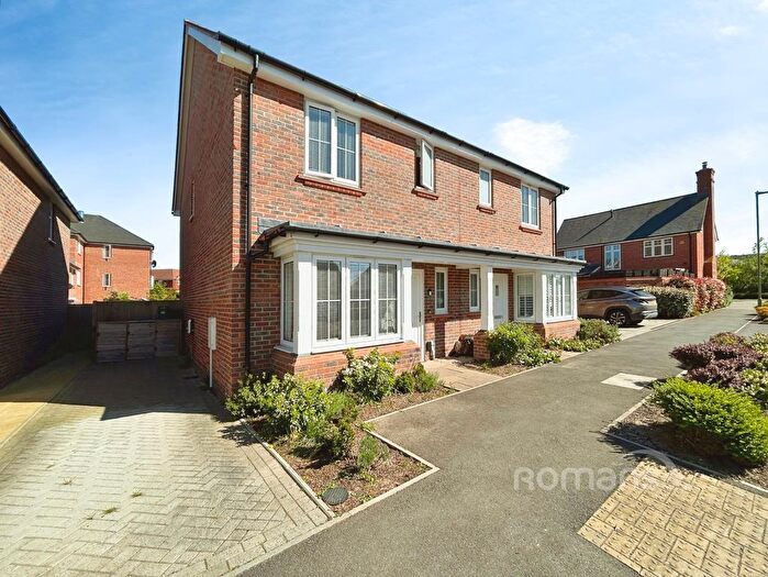 3 Bedroom Semi Detached House For Sale In Emerald Avenue, Fleet, Hampshire, GU51