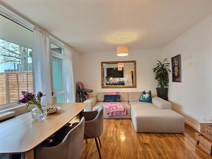 3 Bedroom Flat To Rent In Laxley Close, Camberwell, London, SE5