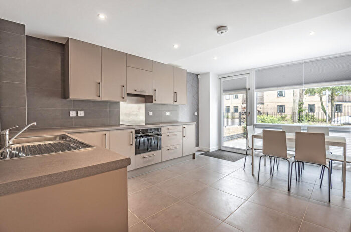3 Bedroom Apartment To Rent In Latimer Road, Headington, OX3
