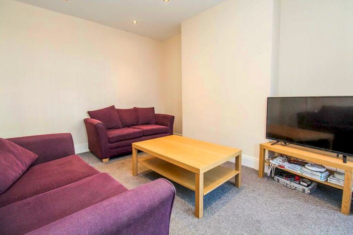 4 Bedroom Apartment To Rent In Axminster Road, London, N7