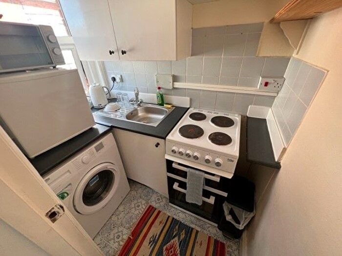 Studio To Rent In Sea Road, Boscombe, Bournemouth, BH5